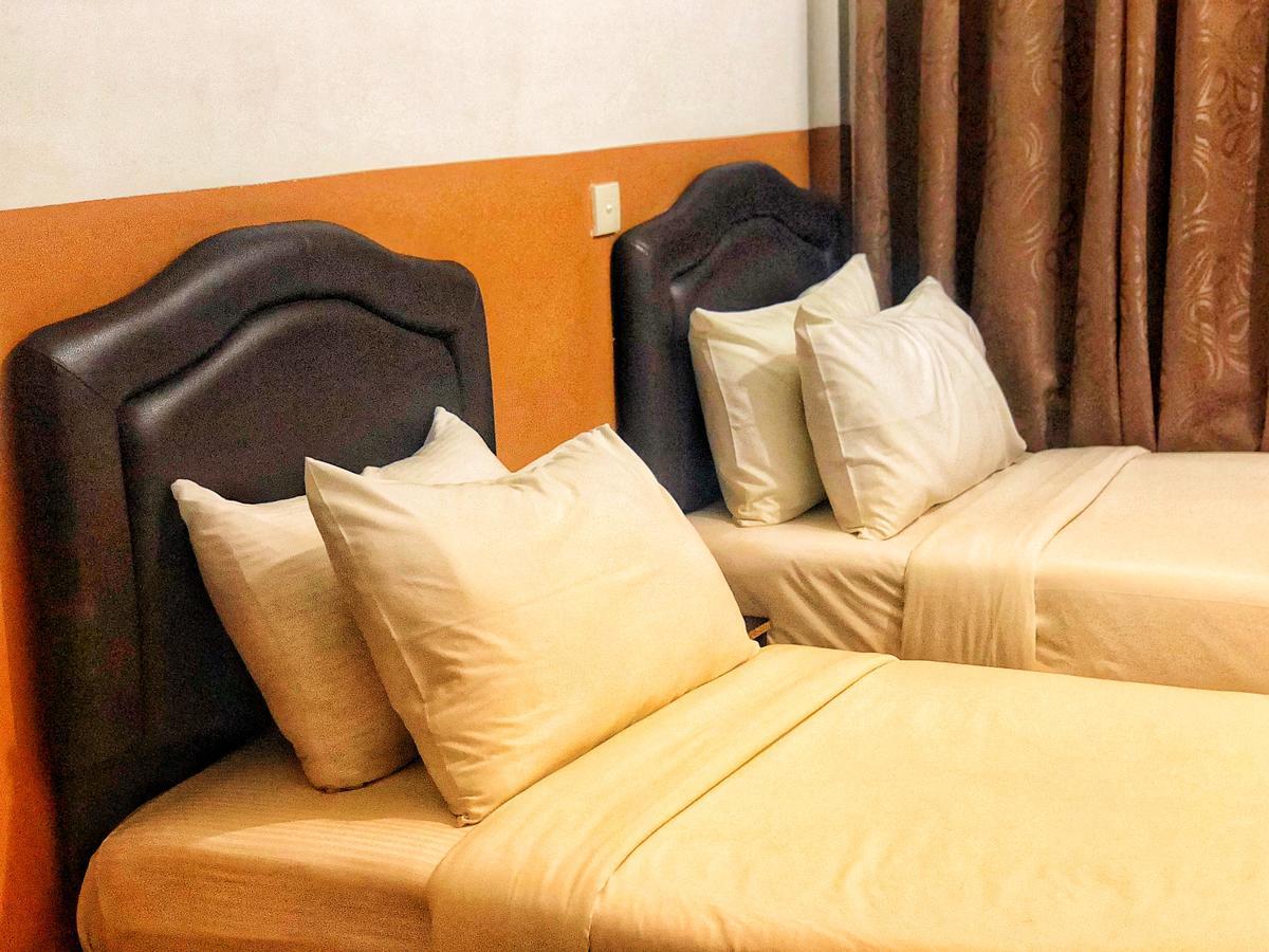 Brize Inn フルマーレ エクステリア 写真