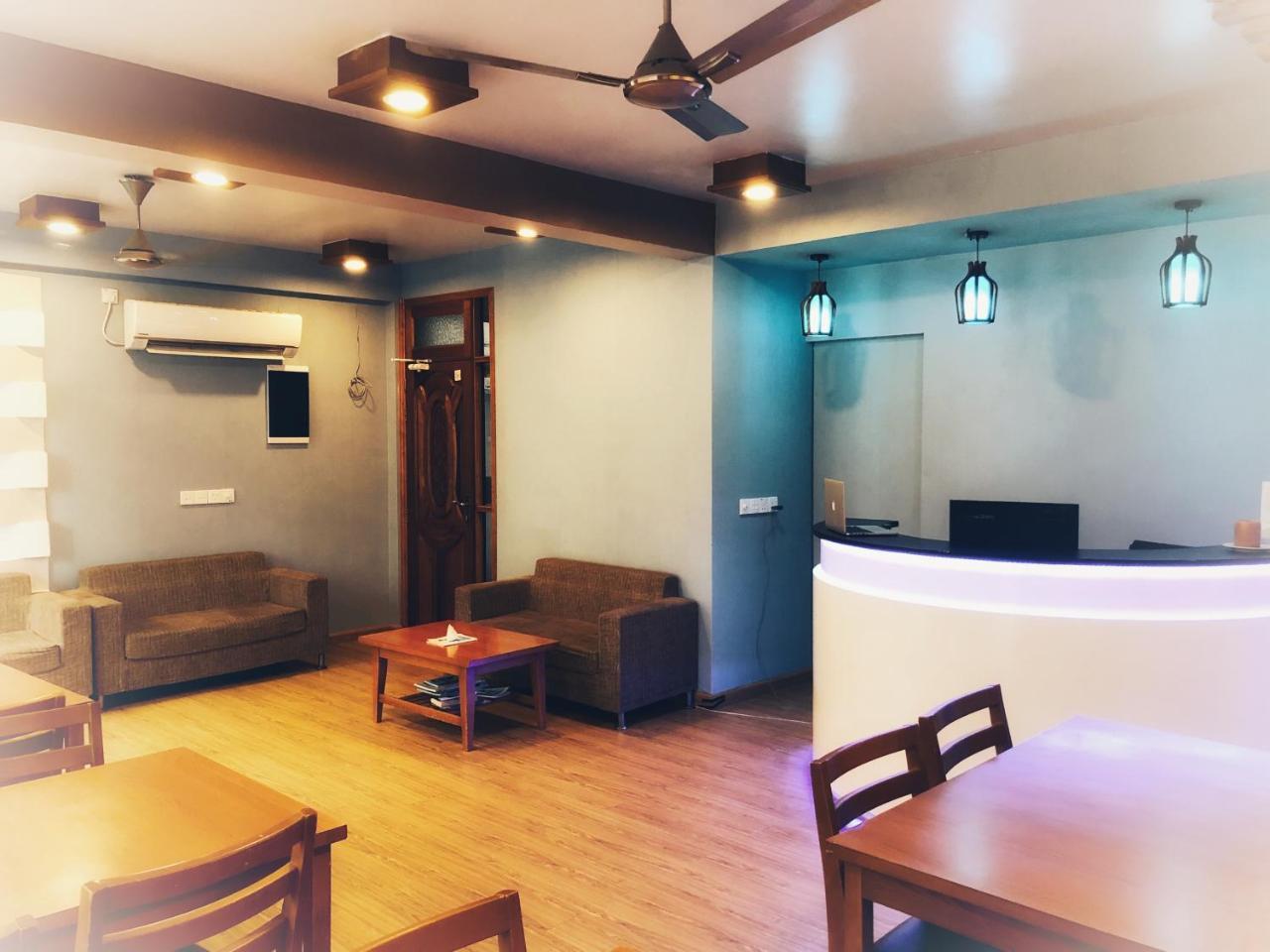 Brize Inn フルマーレ エクステリア 写真